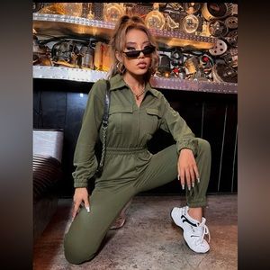 Mono con cremallera de hombros caídos con bolsillo con solapa